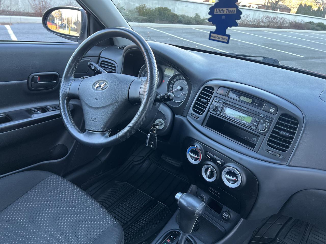 2007 Hyundai Accent SE Photo