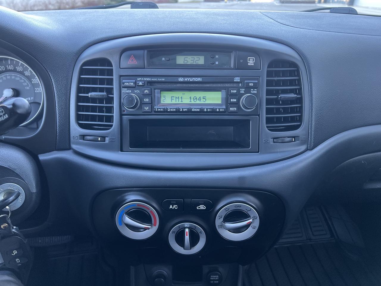 2007 Hyundai Accent SE Photo