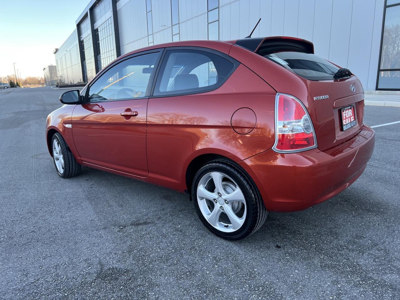 2007 Hyundai Accent SE Photo4