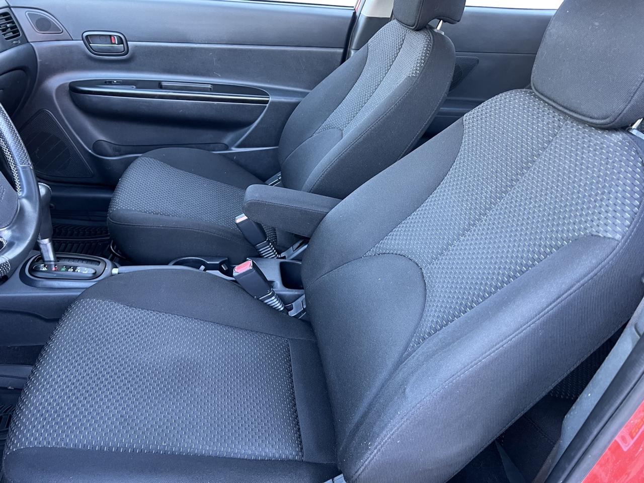 2007 Hyundai Accent SE Photo