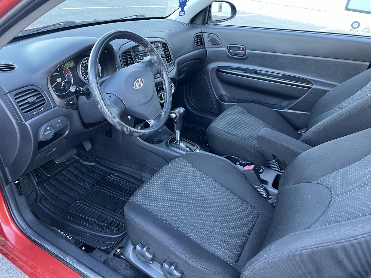 2007 Hyundai Accent SE Photo