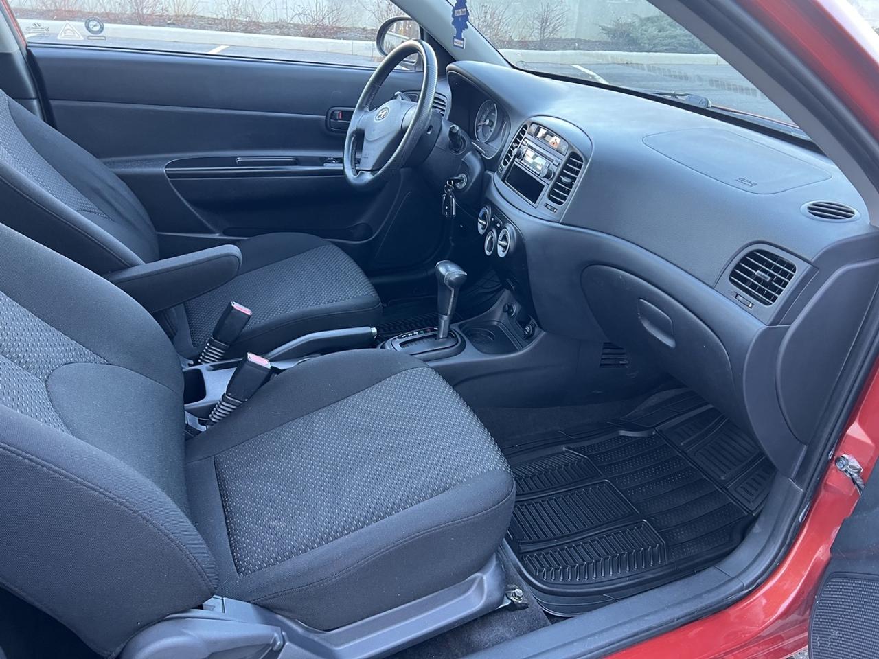 2007 Hyundai Accent SE Photo
