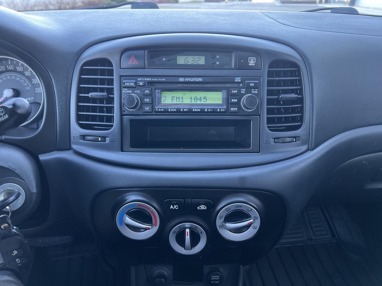 2007 Hyundai Accent SE Photo