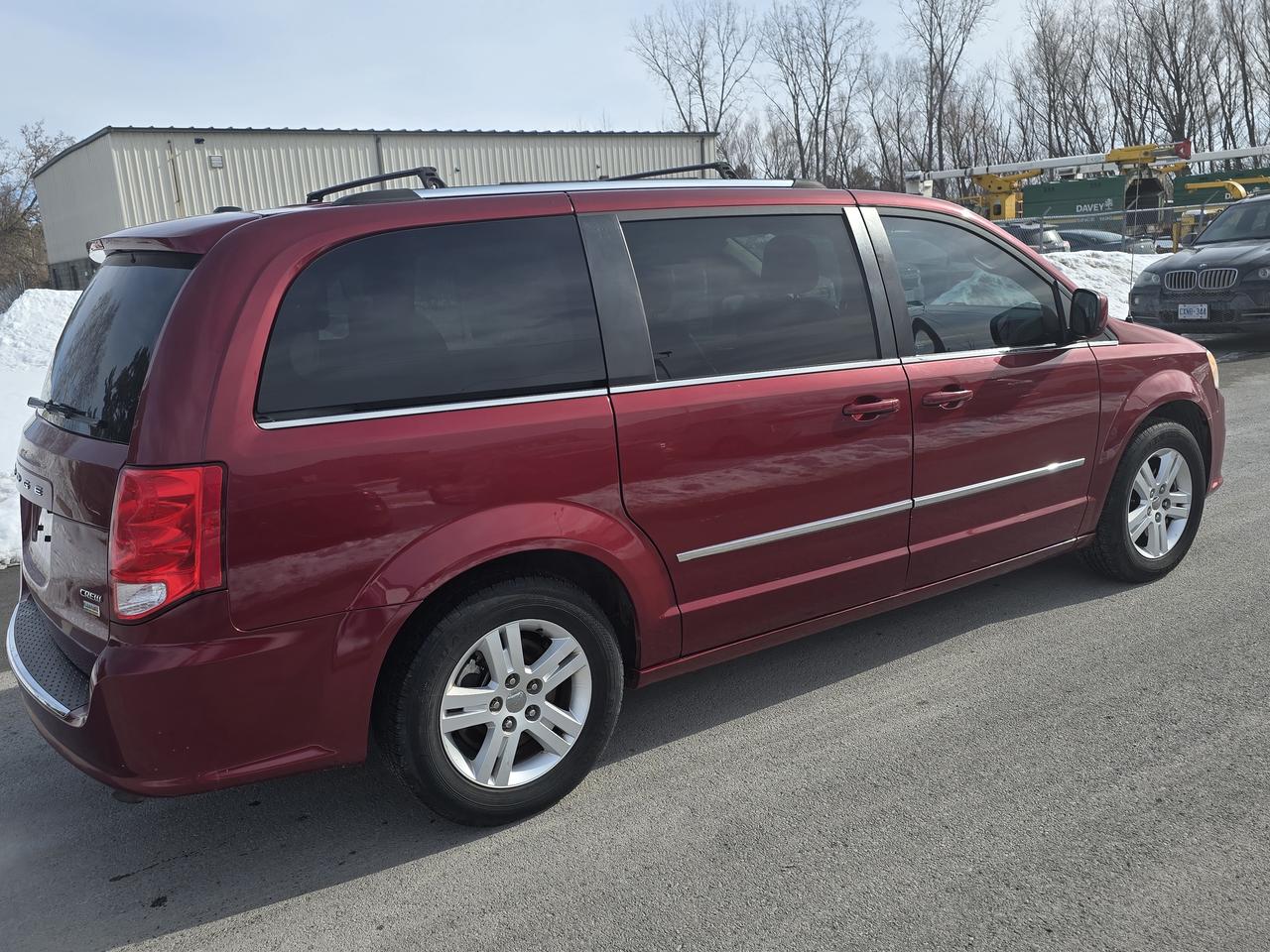 2016 Dodge Grand Caravan Crew Photo3