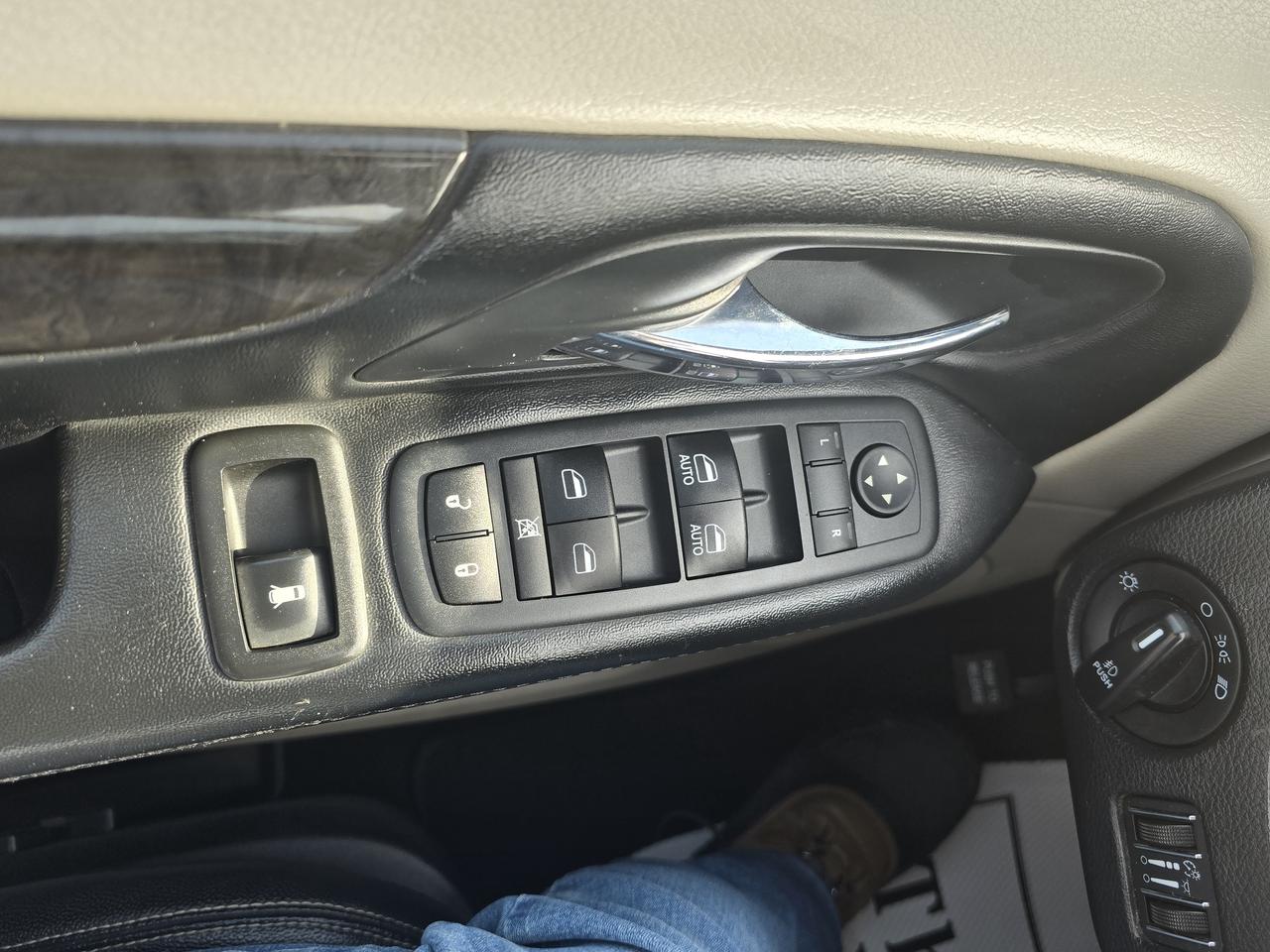 2016 Dodge Grand Caravan Crew Photo