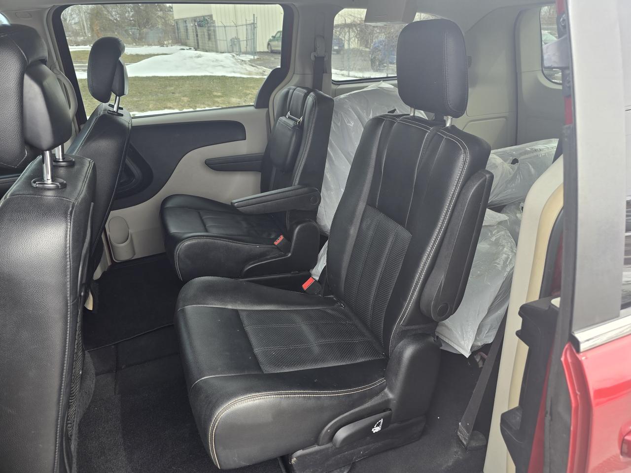 2016 Dodge Grand Caravan Crew Photo