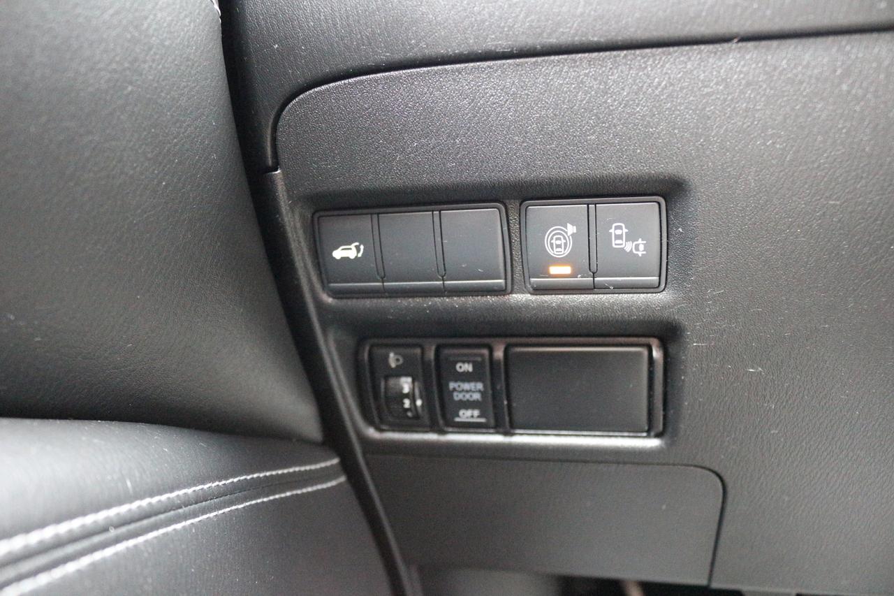 2017 Nissan Armada Platinum Photo