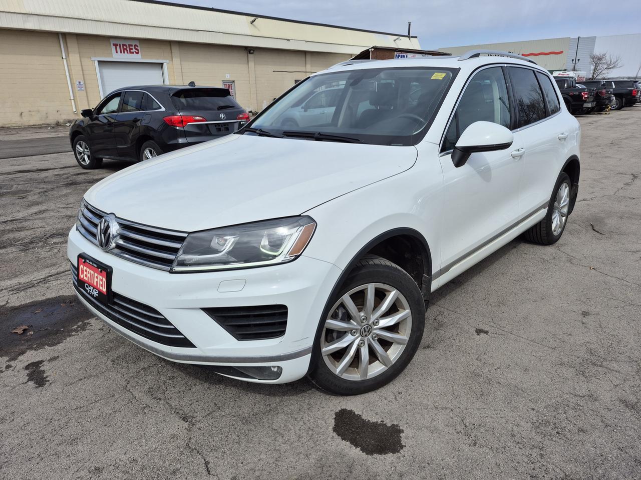 2016 Volkswagen Touareg Lux Photo