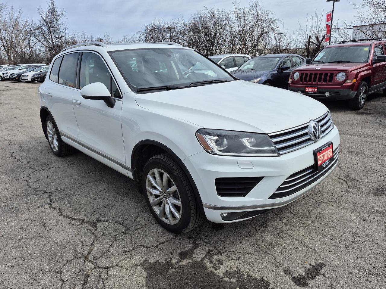 2016 Volkswagen Touareg Lux Photo