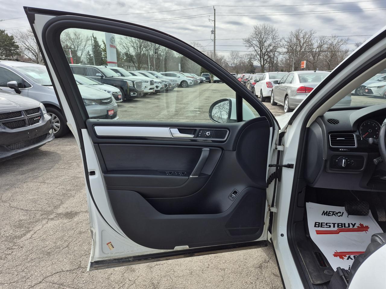 2016 Volkswagen Touareg Lux Photo