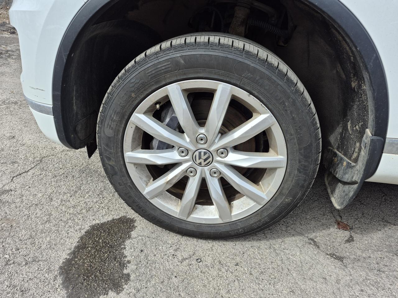 2016 Volkswagen Touareg Lux Photo