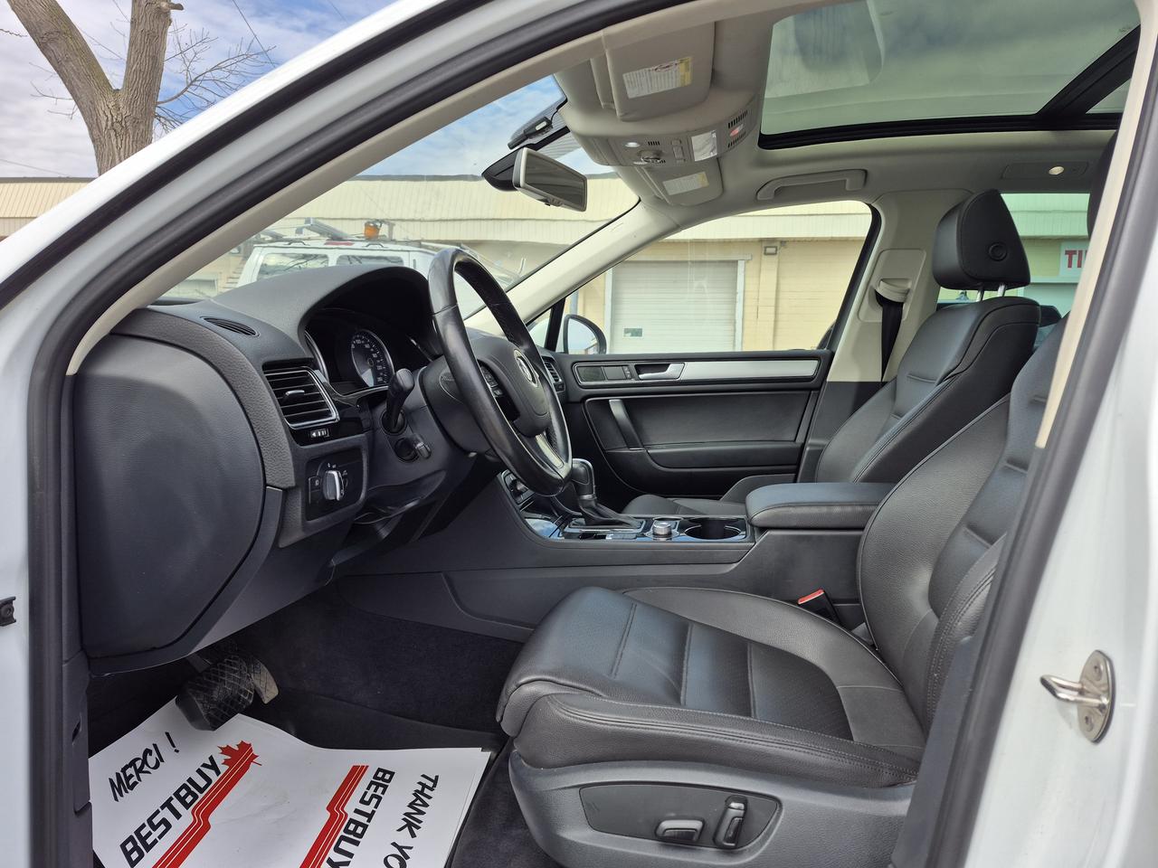 2016 Volkswagen Touareg Lux Photo