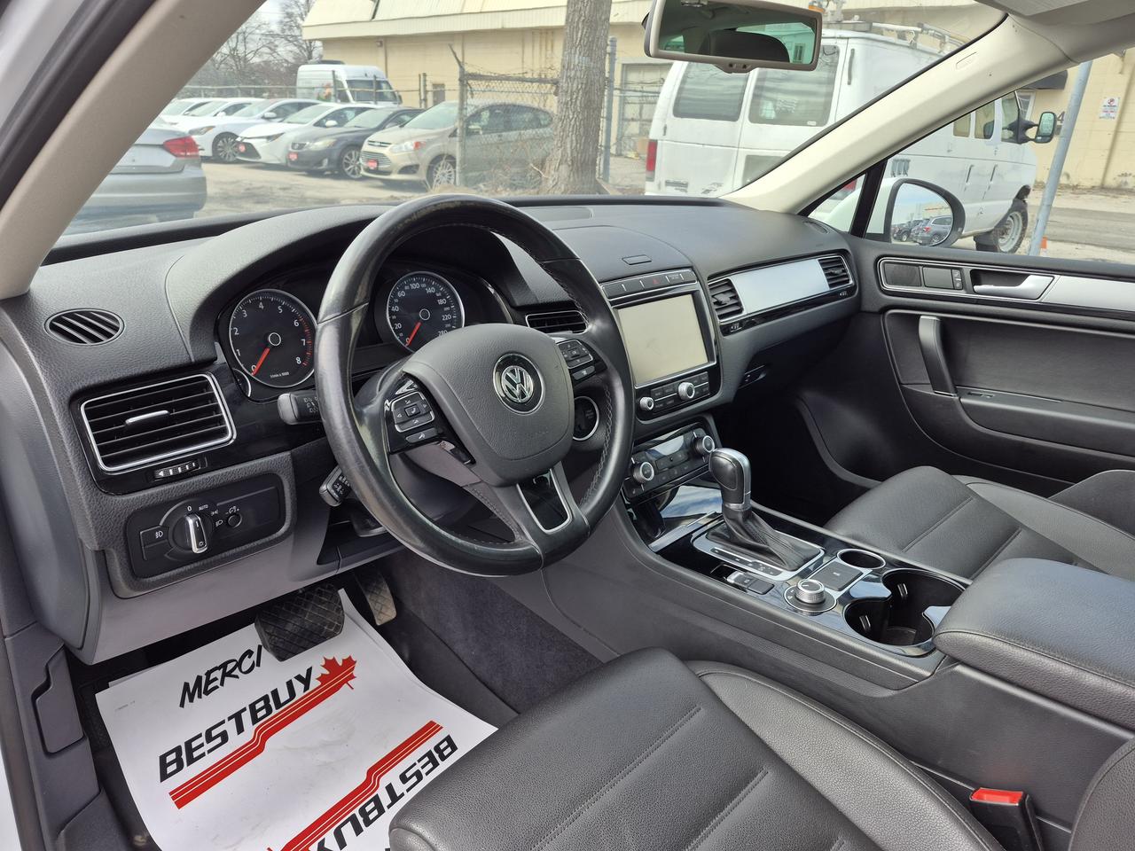 2016 Volkswagen Touareg Lux Photo