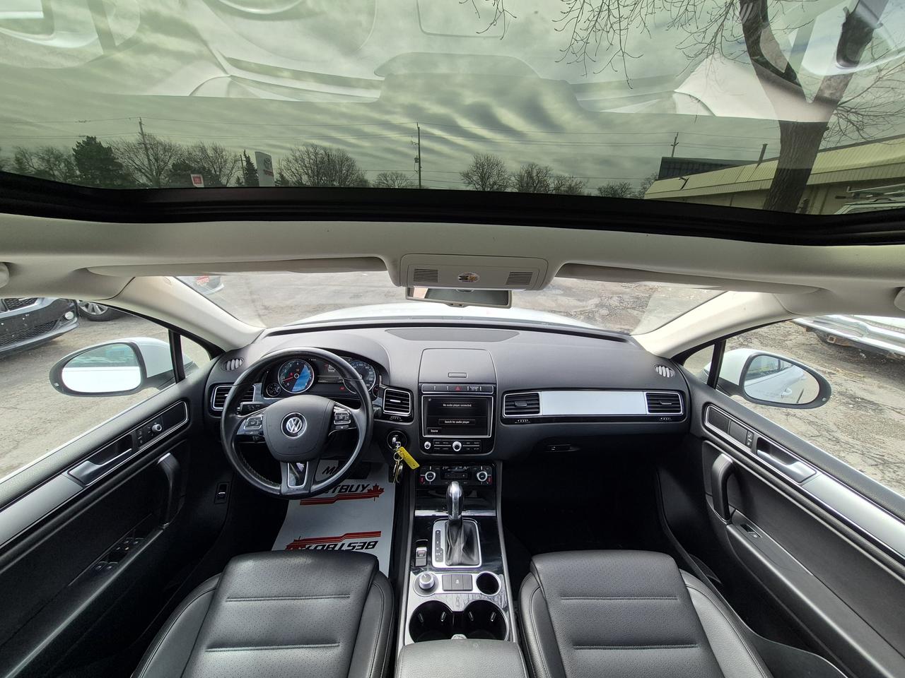 2016 Volkswagen Touareg Lux Photo