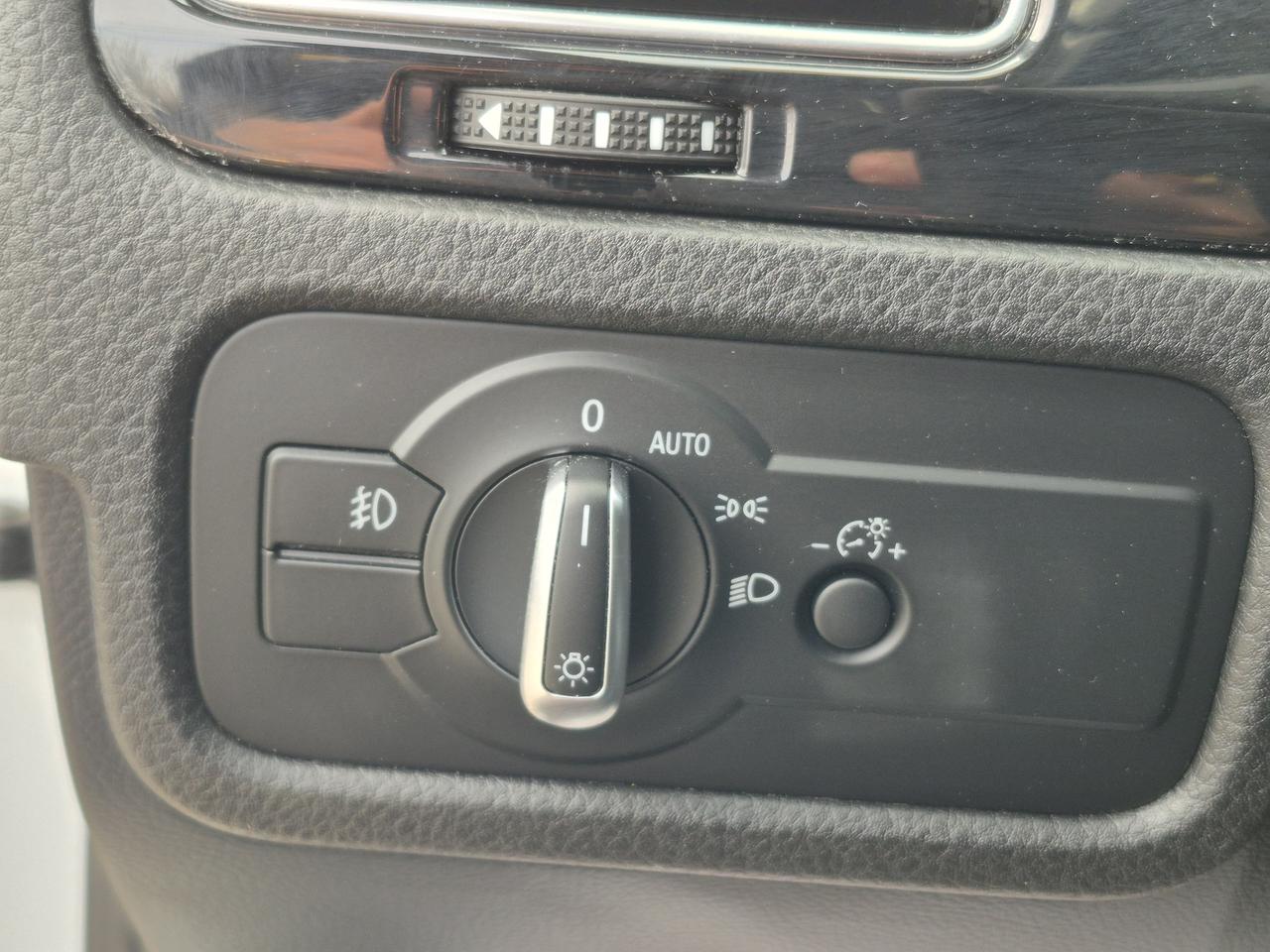 2016 Volkswagen Touareg Lux Photo