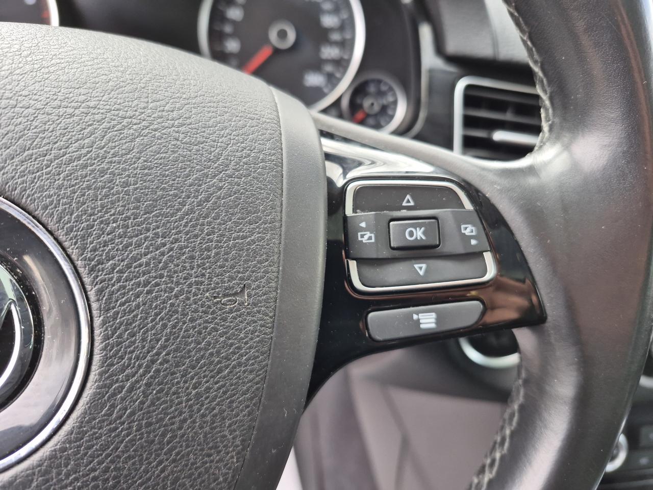 2016 Volkswagen Touareg Lux Photo