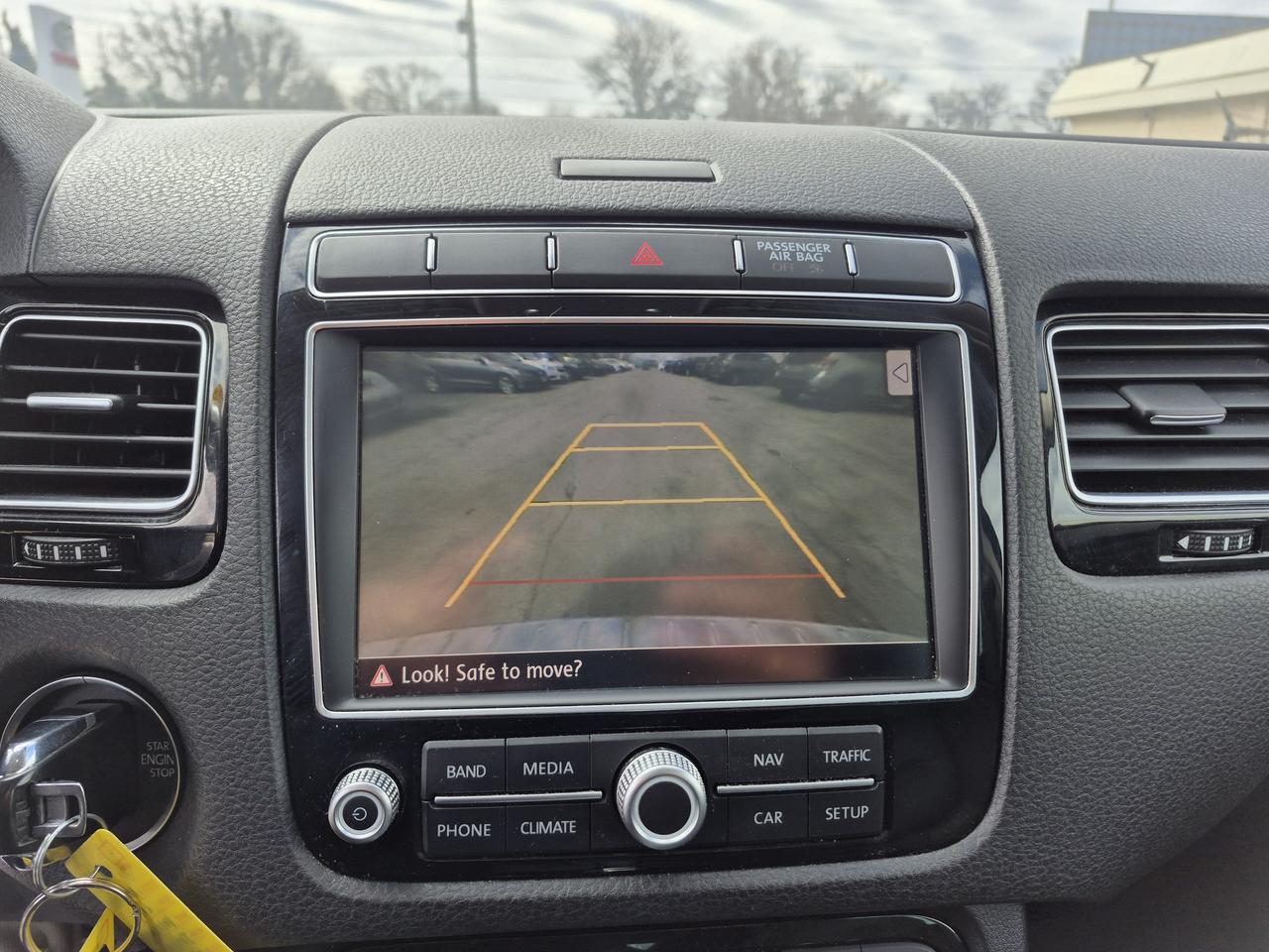 2016 Volkswagen Touareg Lux Photo