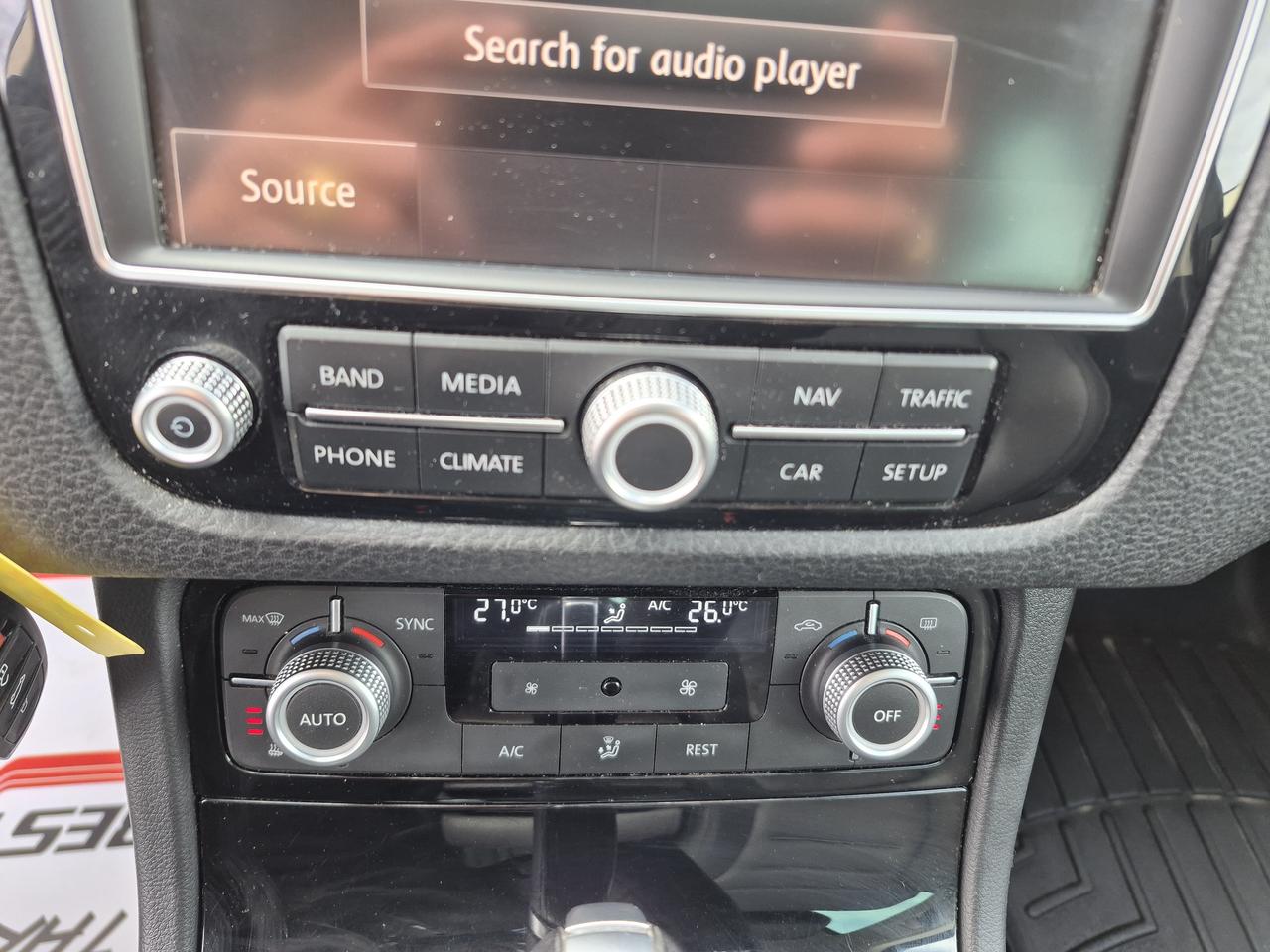 2016 Volkswagen Touareg Lux Photo