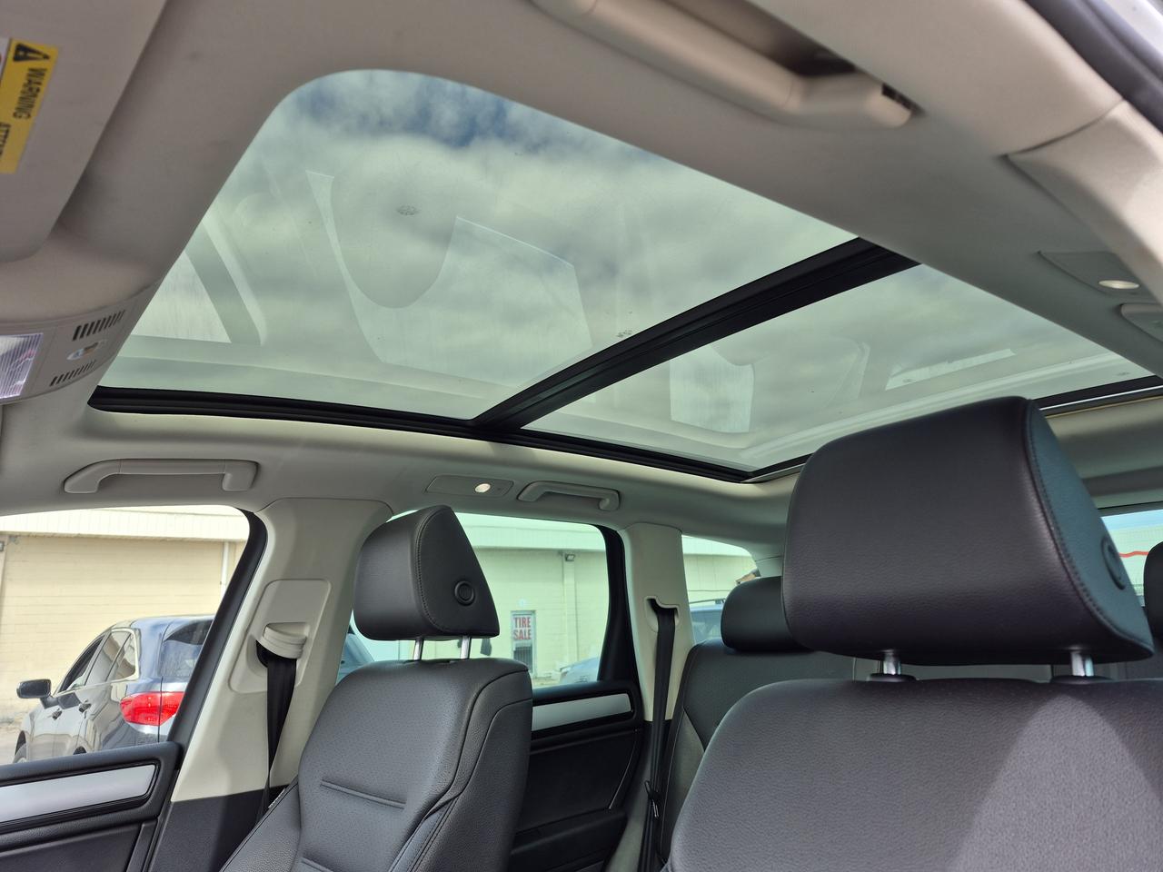 2016 Volkswagen Touareg Lux Photo