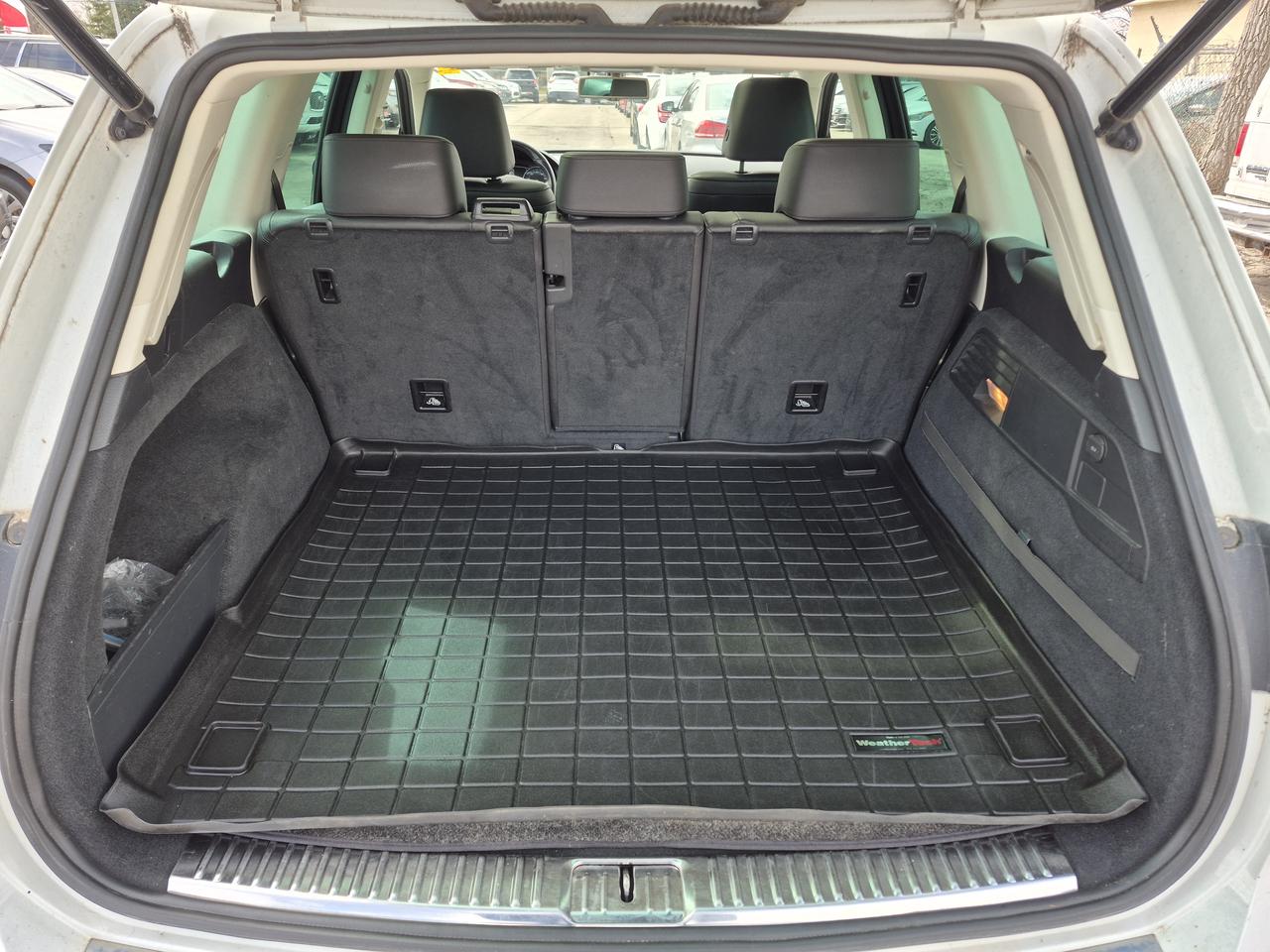 2016 Volkswagen Touareg Lux Photo