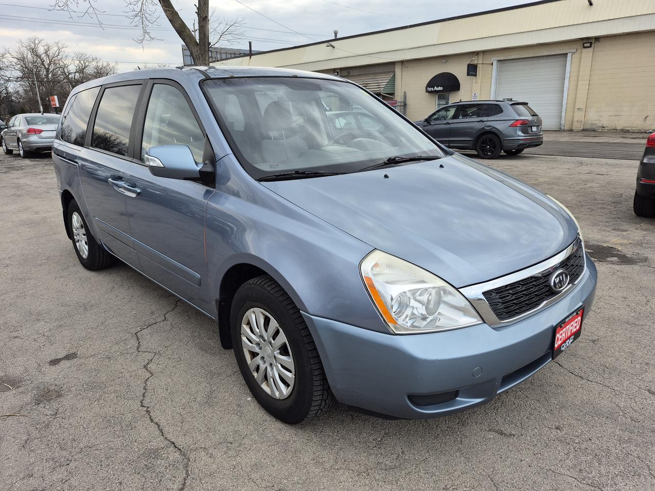 2012 Kia Sedona LX Photo2
