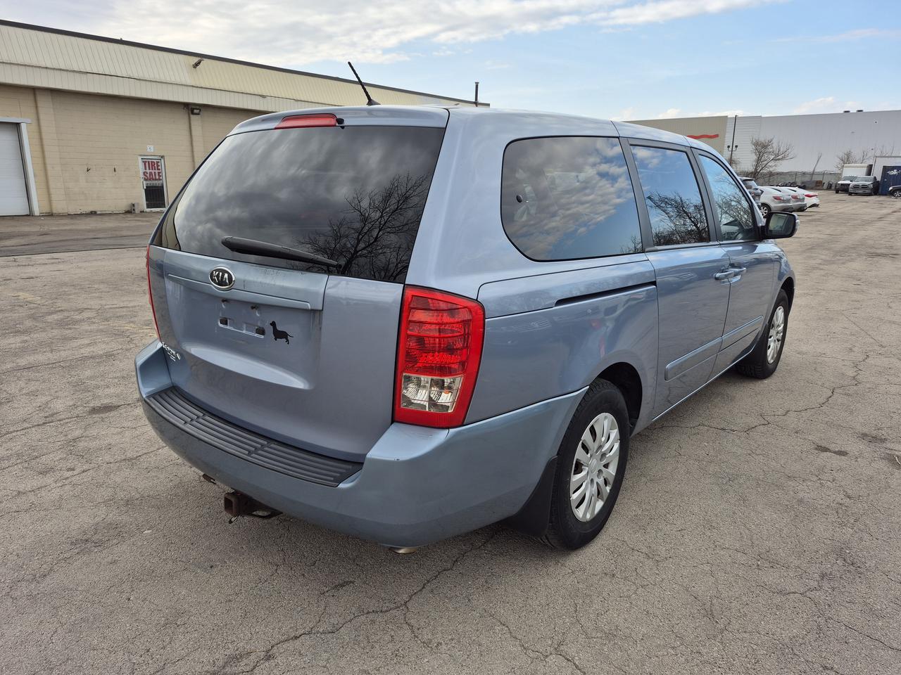 2012 Kia Sedona LX Photo4