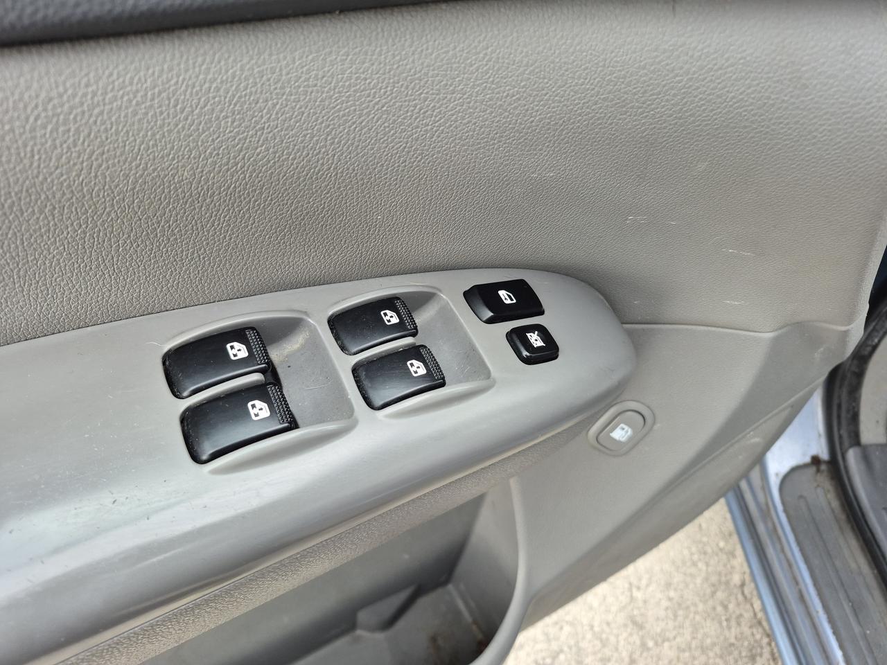 2012 Kia Sedona LX Photo