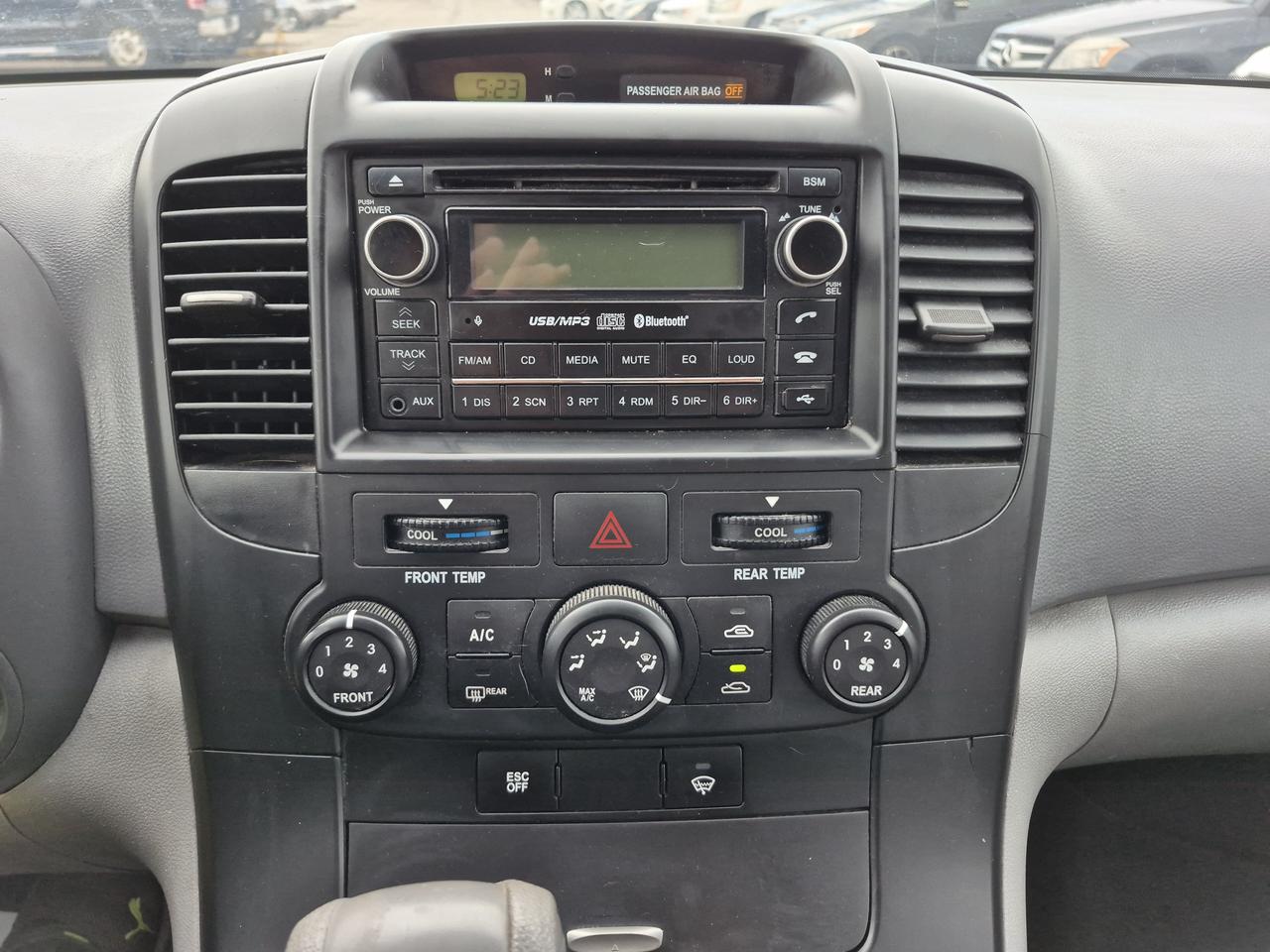 2012 Kia Sedona LX Photo