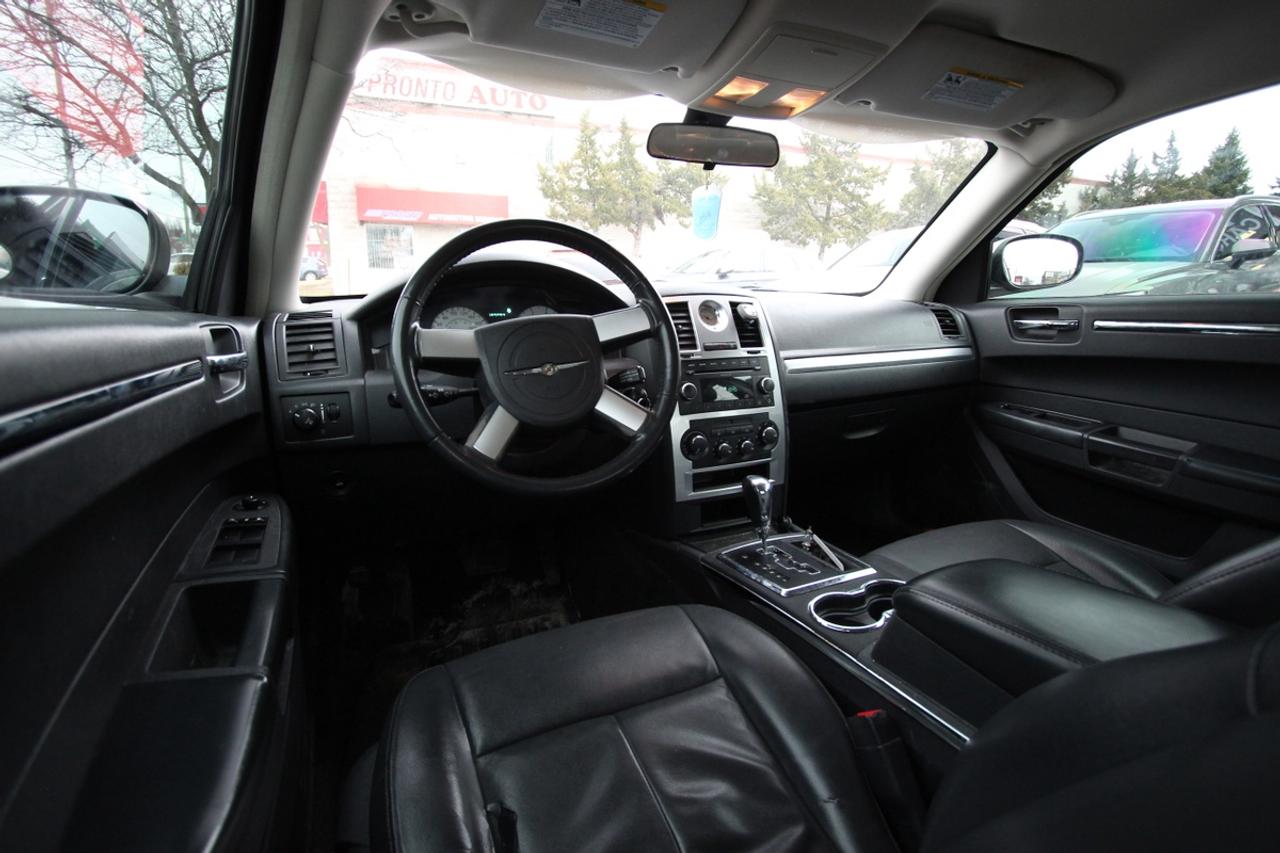 2010 Chrysler 300 Touring V6 3.5L Photo