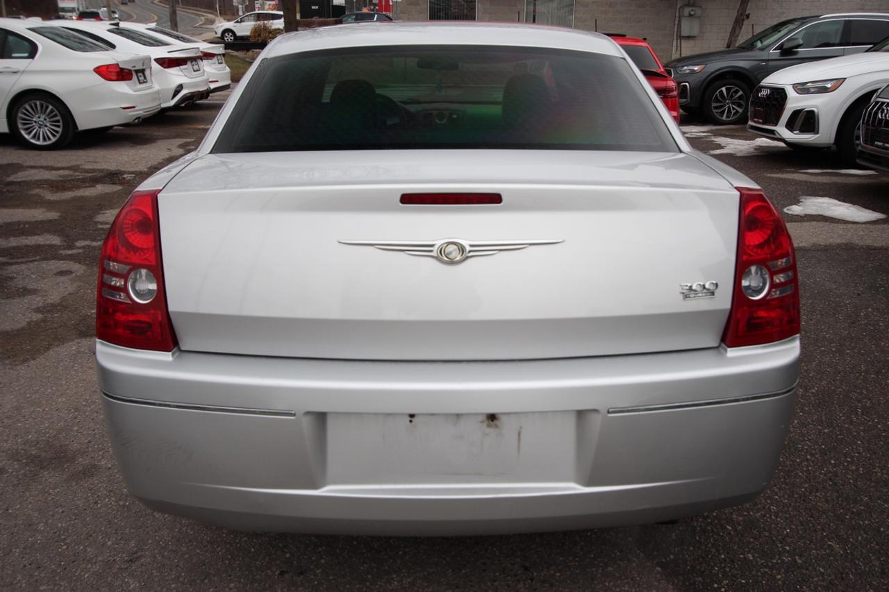 2010 Chrysler 300 Touring V6 3.5L Photo