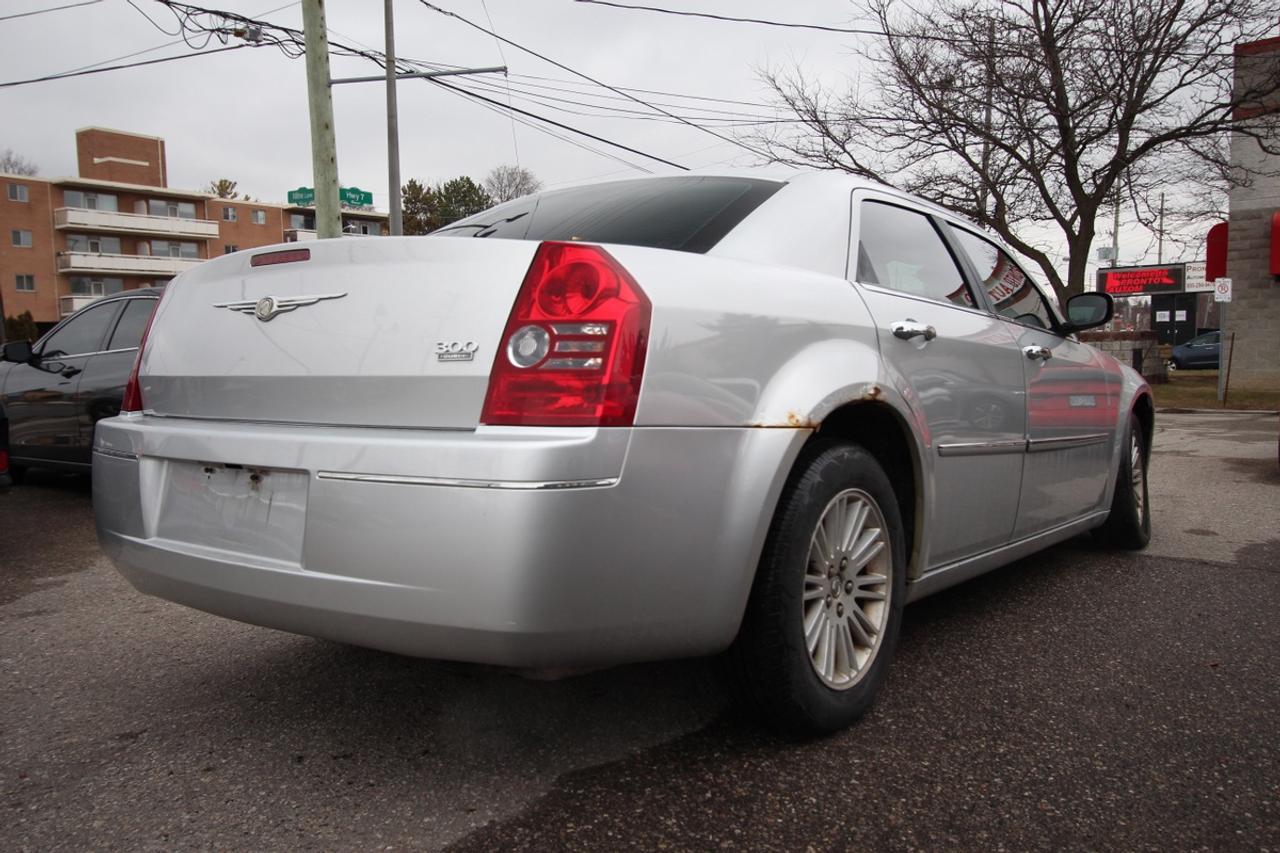 2010 Chrysler 300 Touring V6 3.5L Photo