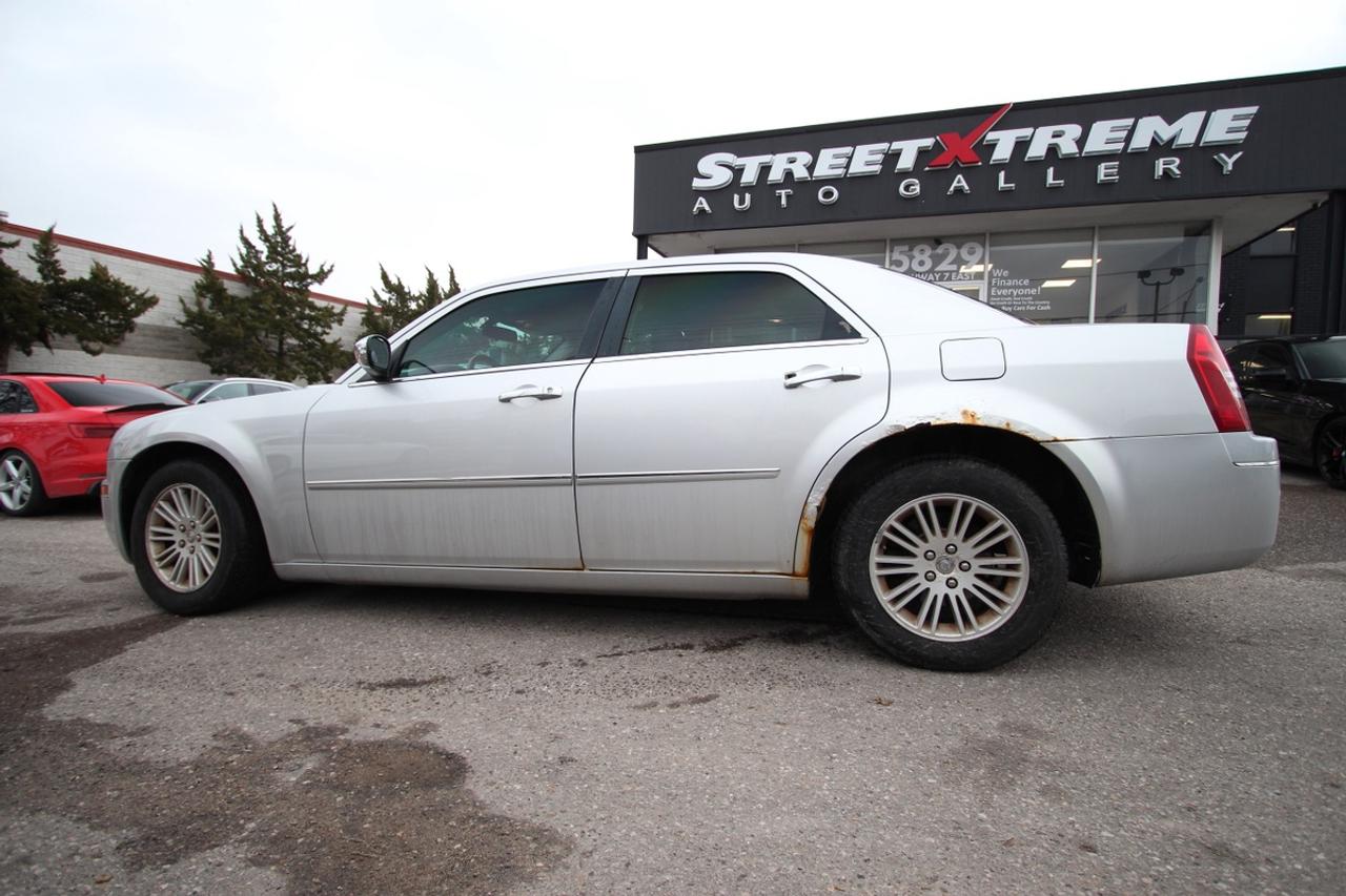 2010 Chrysler 300 Touring V6 3.5L Photo