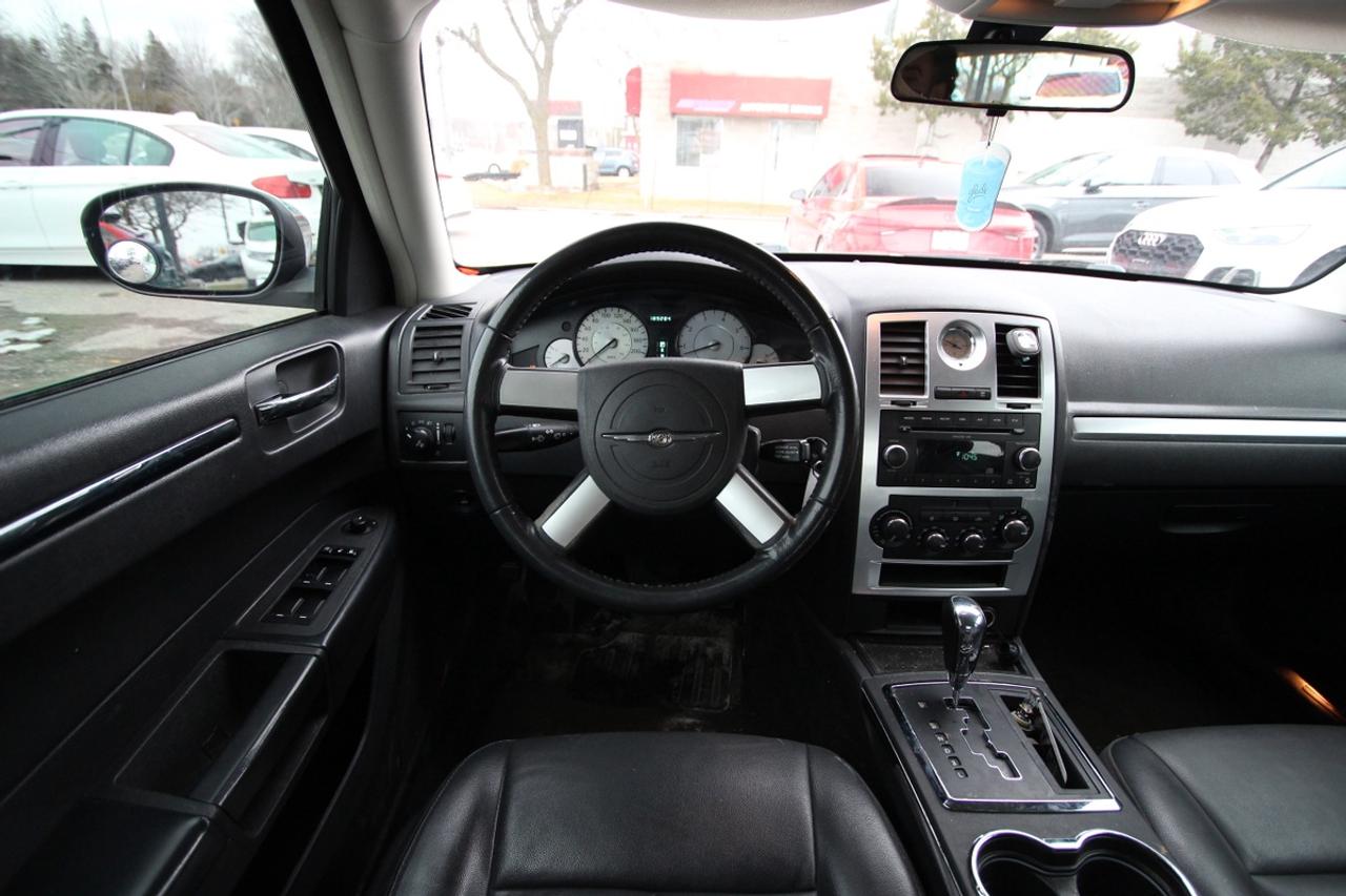 2010 Chrysler 300 Touring V6 3.5L Photo