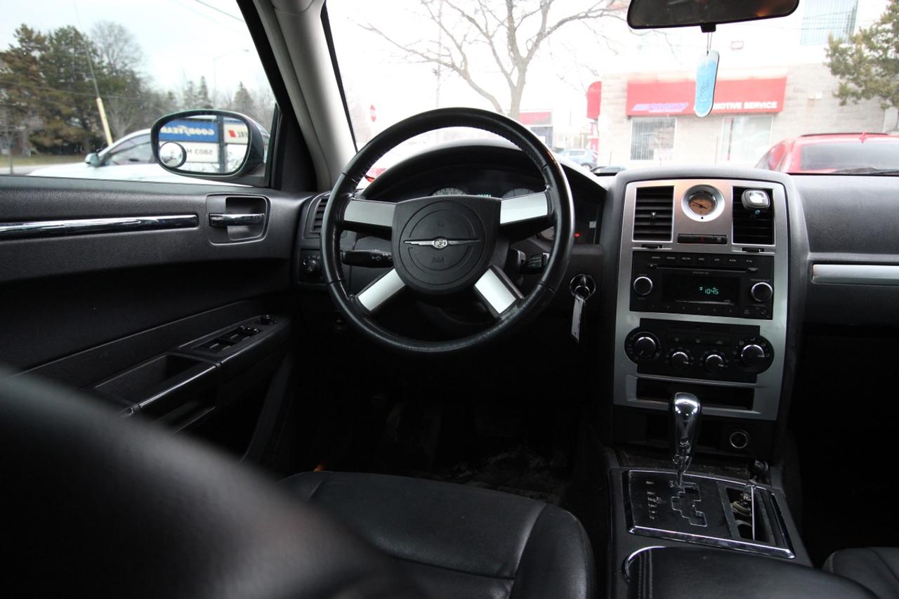 2010 Chrysler 300 Touring V6 3.5L Photo
