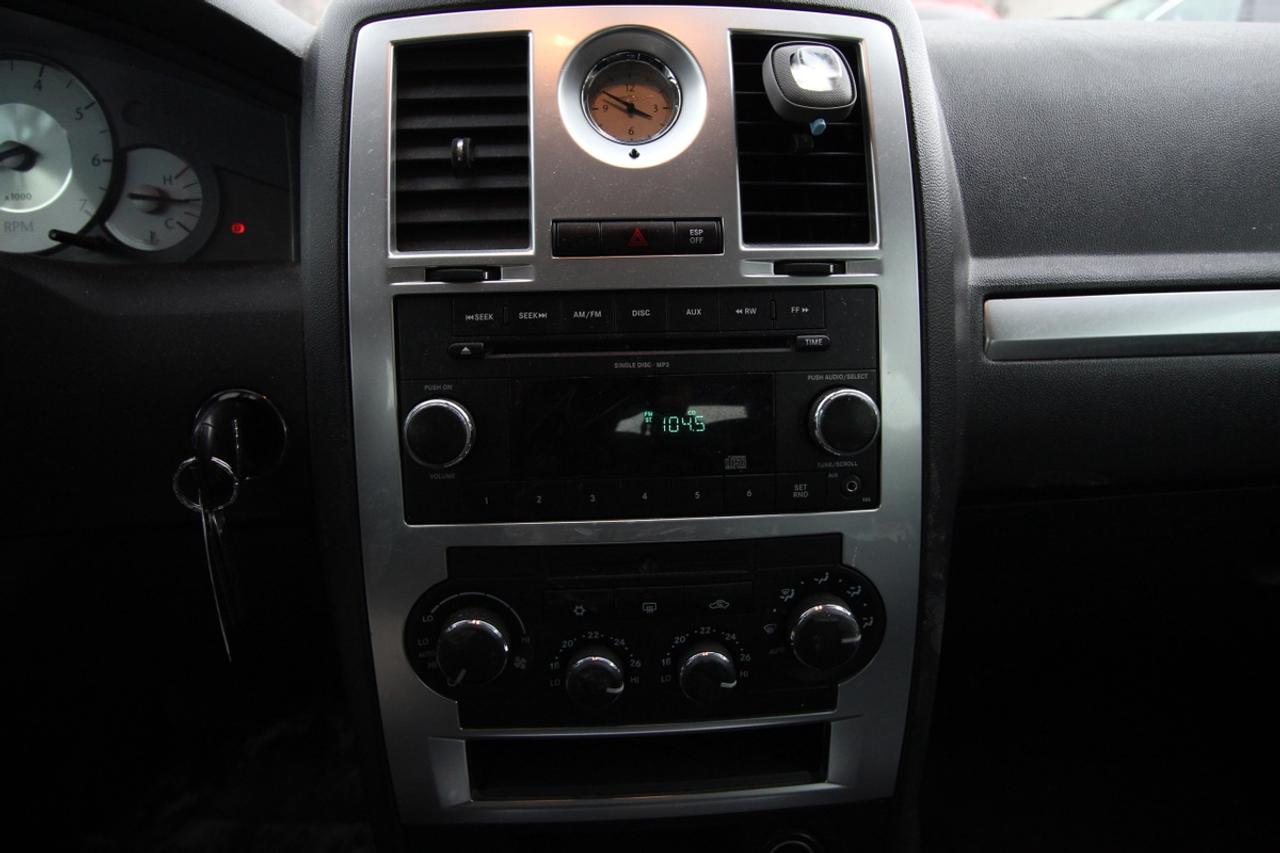 2010 Chrysler 300 Touring V6 3.5L Photo
