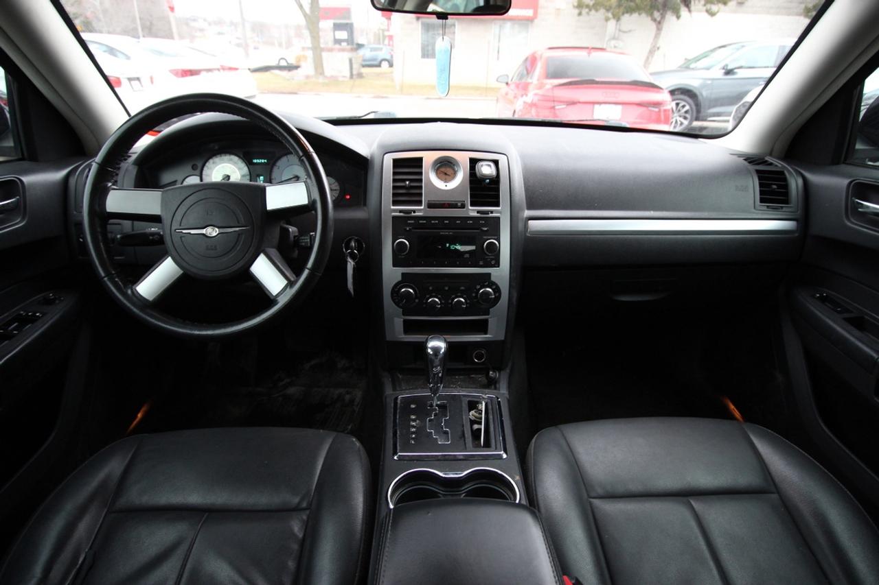 2010 Chrysler 300 Touring V6 3.5L Photo