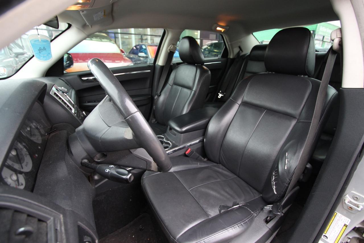 2010 Chrysler 300 Touring V6 3.5L Photo