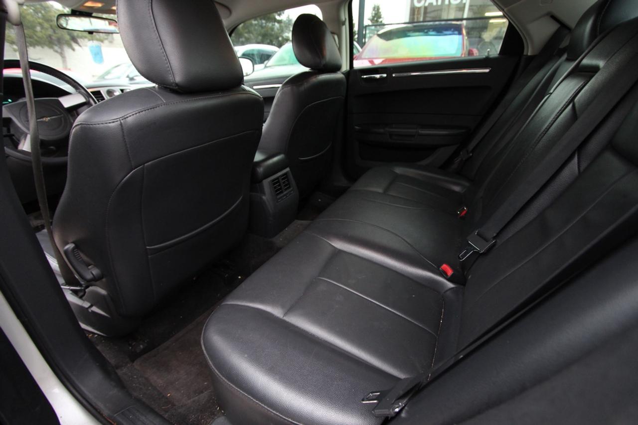 2010 Chrysler 300 Touring V6 3.5L Photo