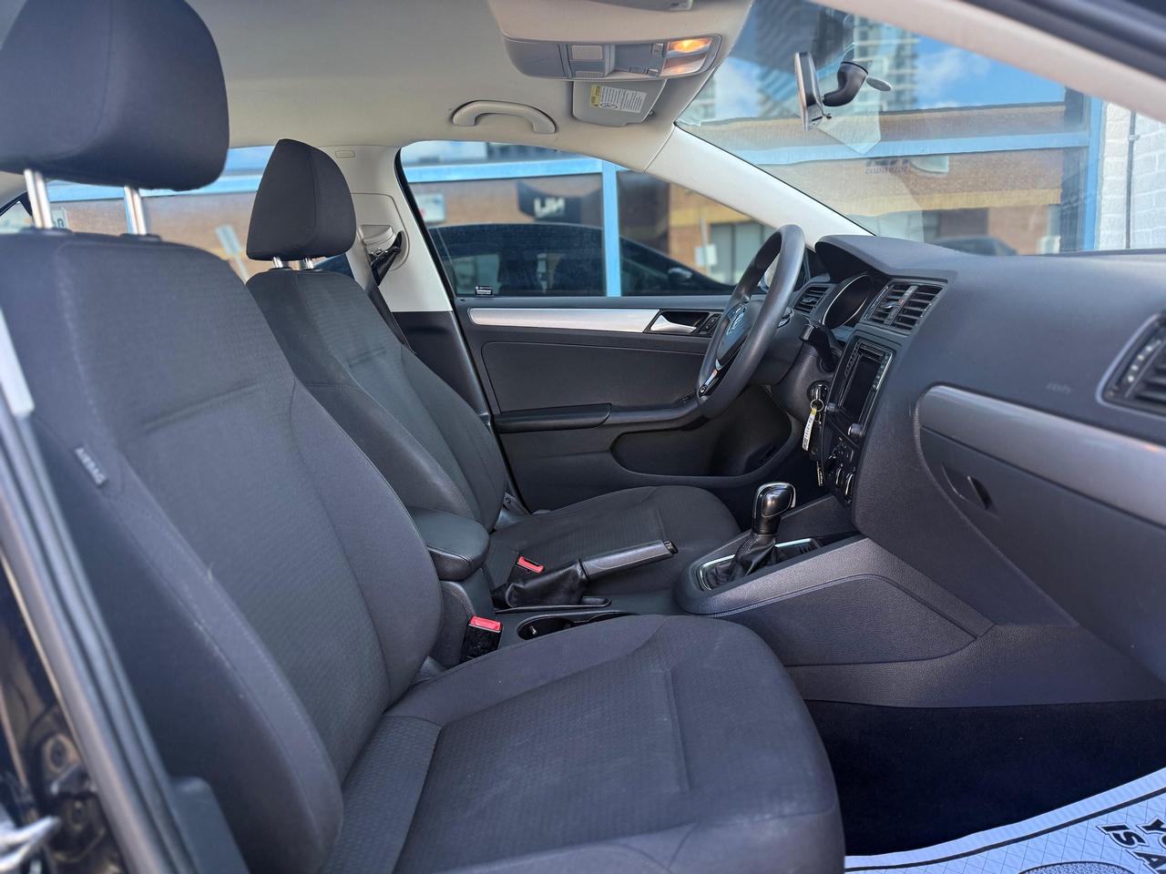 2017 Volkswagen Jetta TRENDLINE PLUS Photo