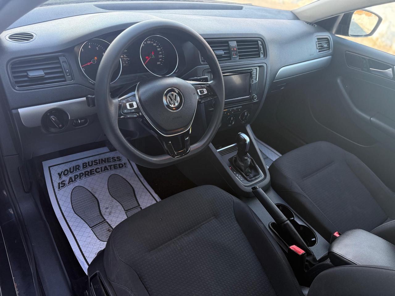 2017 Volkswagen Jetta TRENDLINE PLUS Photo