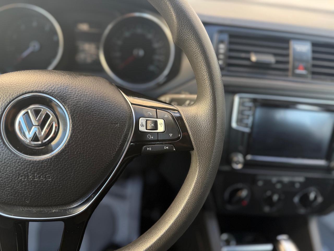 2017 Volkswagen Jetta TRENDLINE PLUS Photo