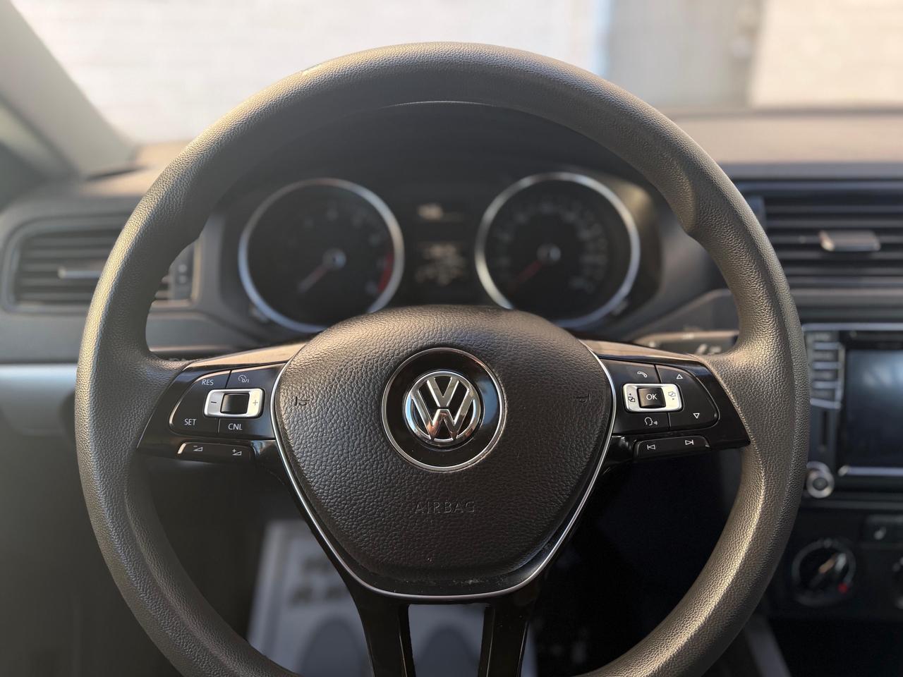 2017 Volkswagen Jetta TRENDLINE PLUS Photo