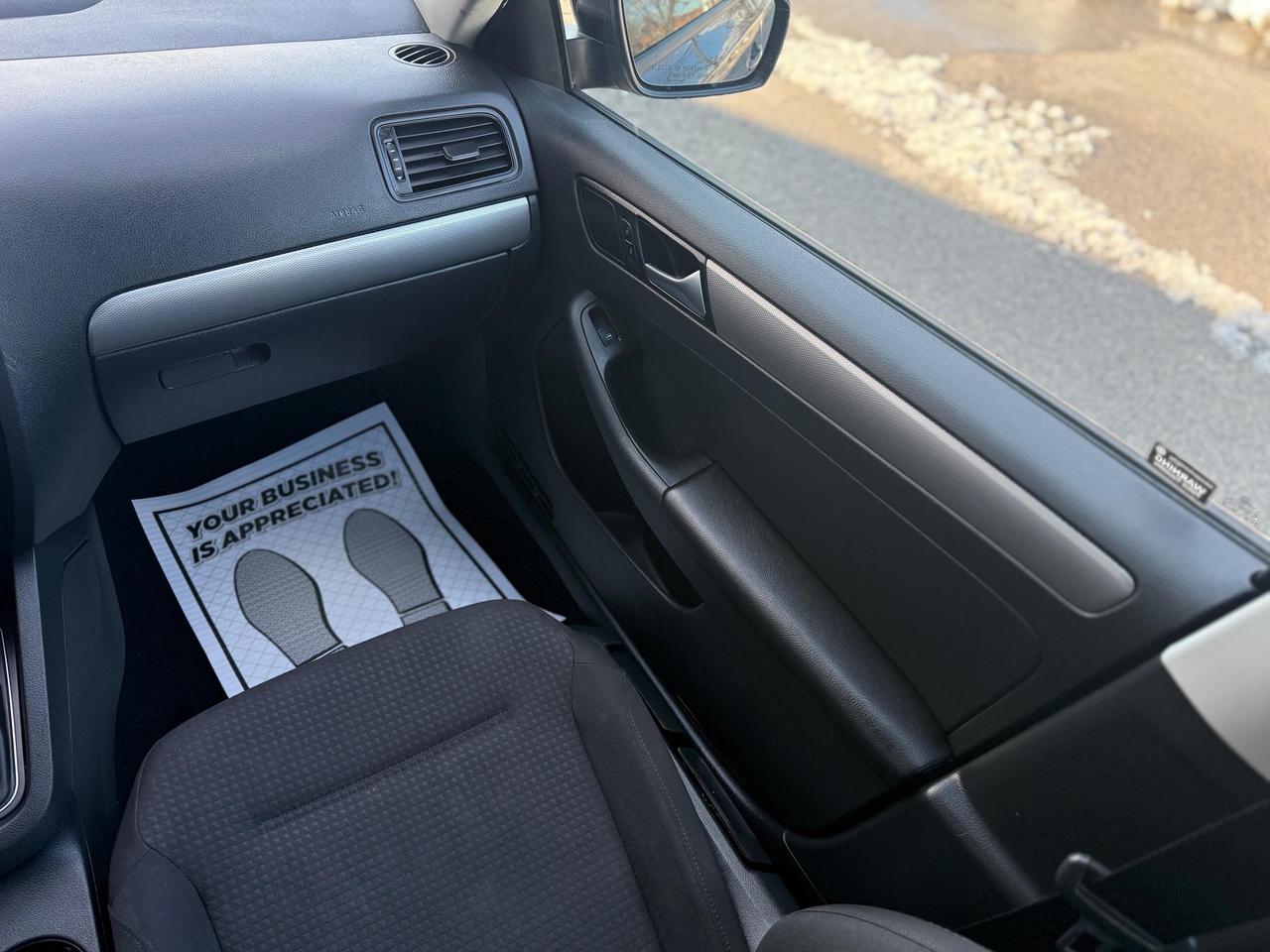 2017 Volkswagen Jetta TRENDLINE PLUS Photo