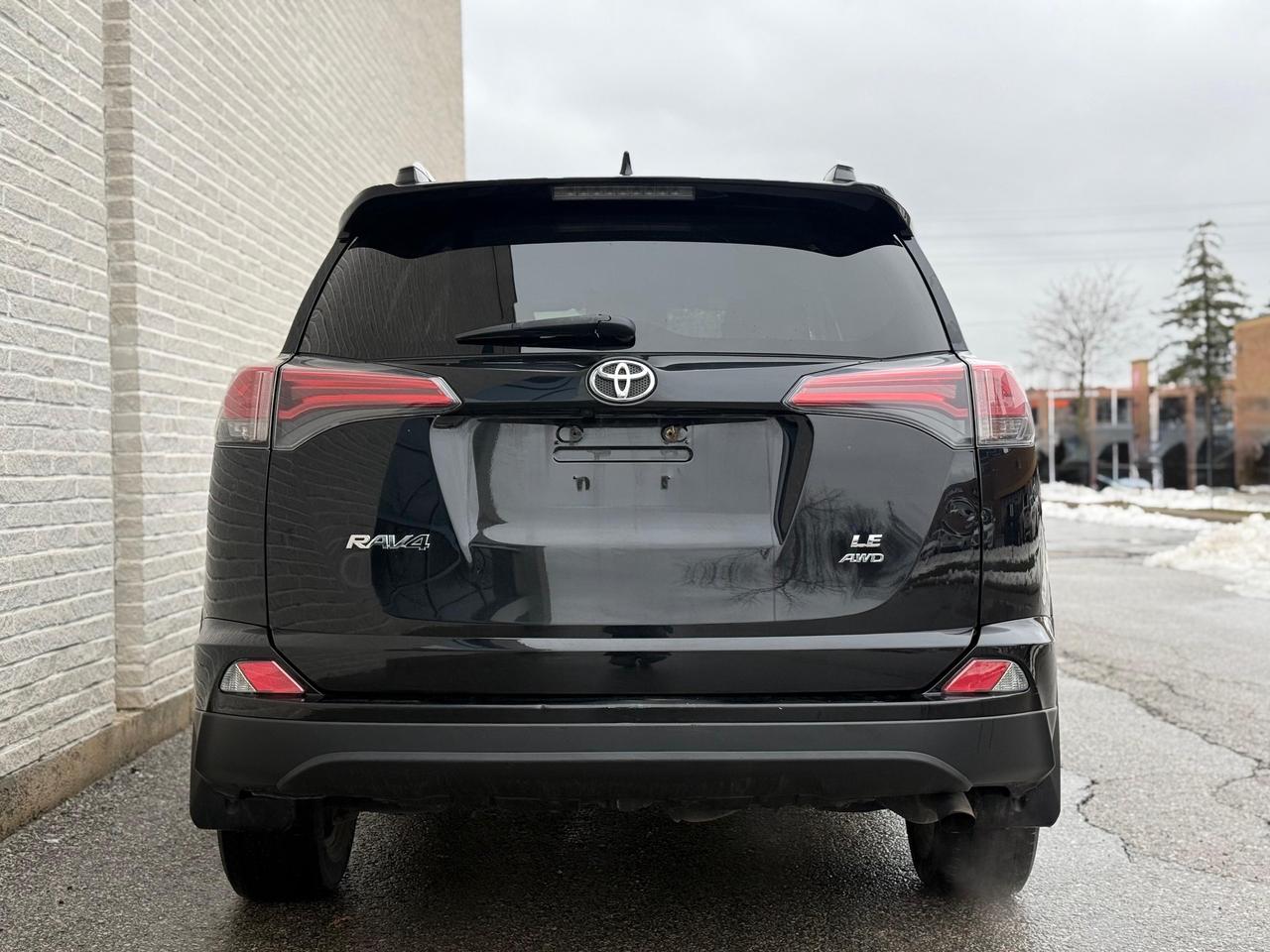 2017 Toyota RAV4 LE AWD Photo