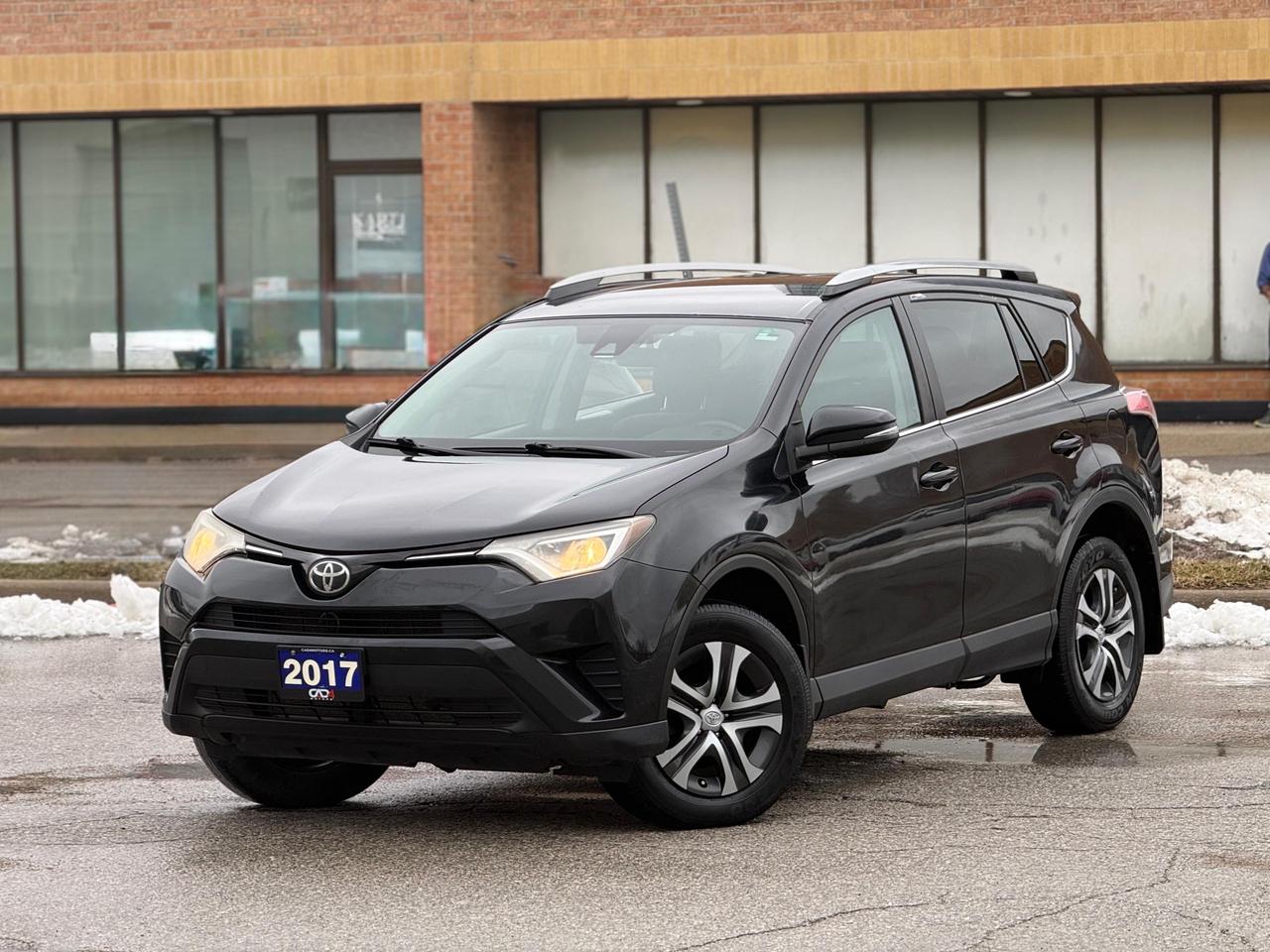 2017 Toyota RAV4 LE AWD Photo0