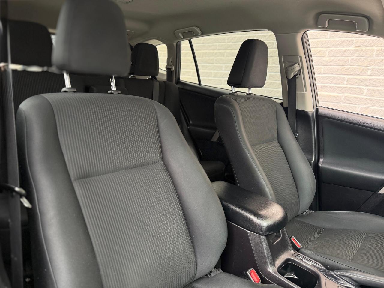 2017 Toyota RAV4 LE AWD Photo