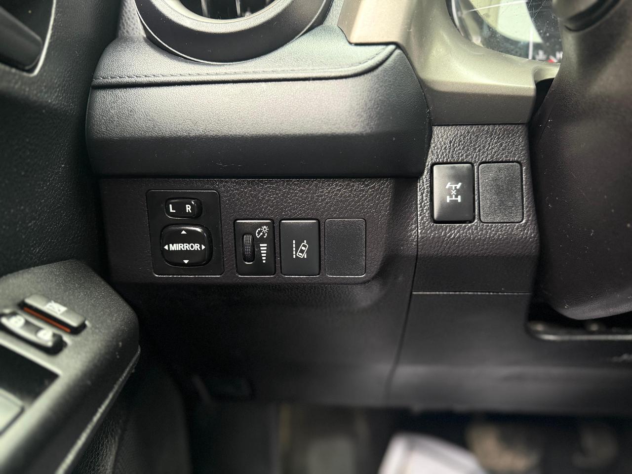 2017 Toyota RAV4 LE AWD Photo