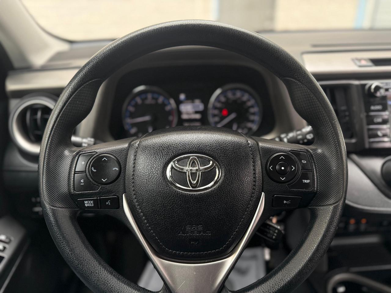2017 Toyota RAV4 LE AWD Photo