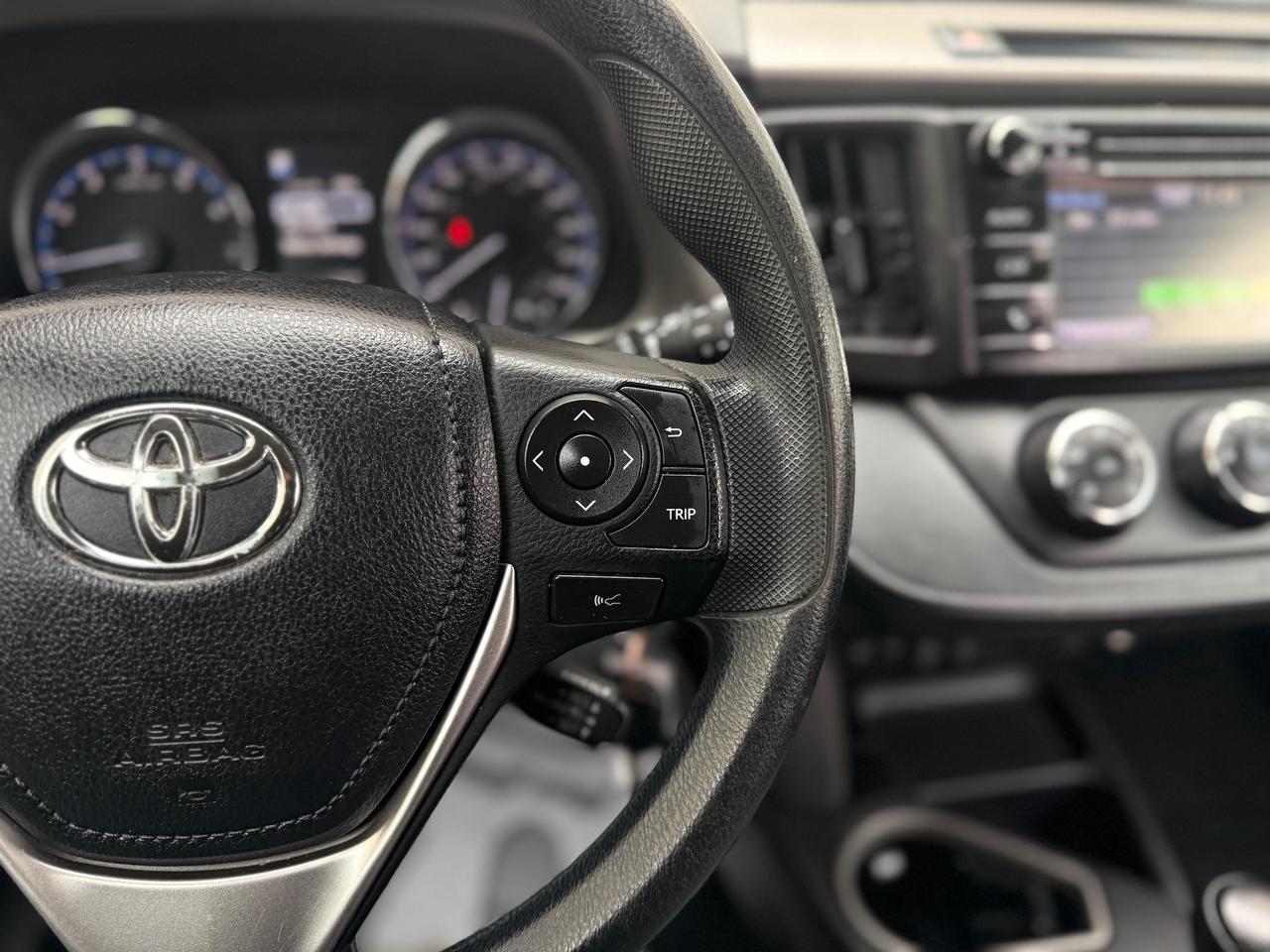 2017 Toyota RAV4 LE AWD Photo