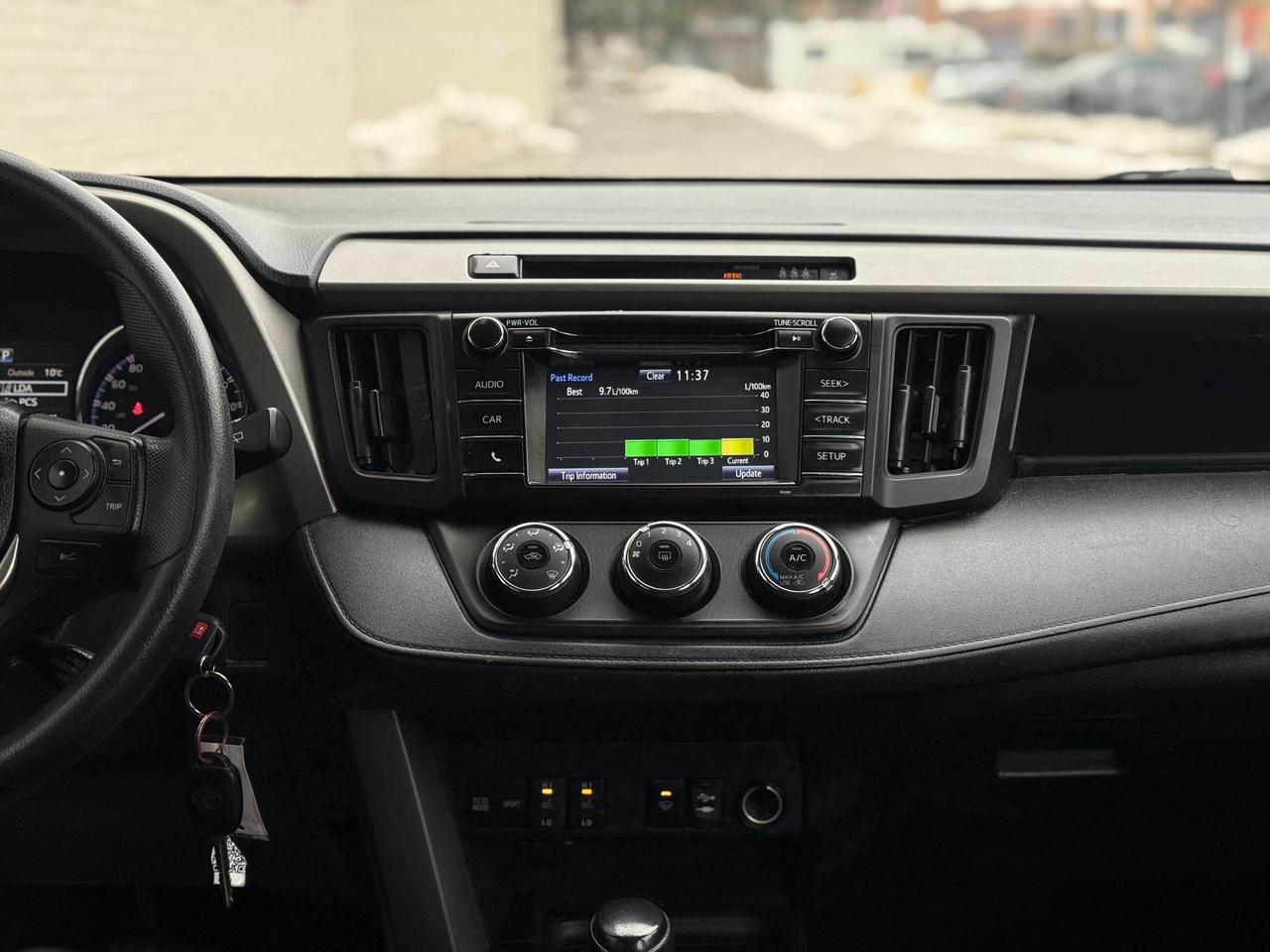 2017 Toyota RAV4 LE AWD Photo